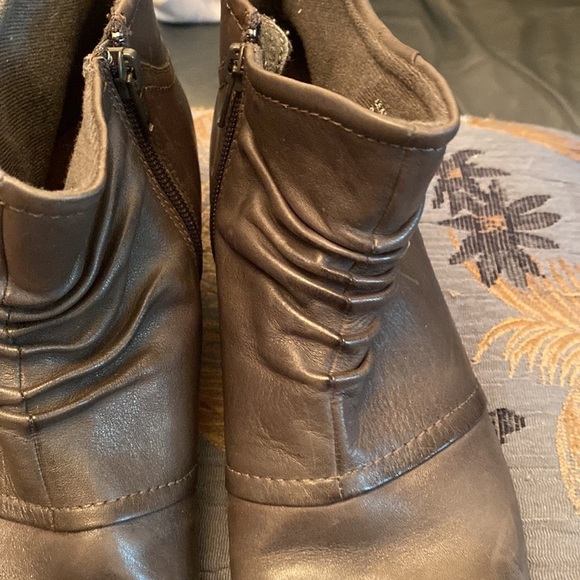 New SIZE 8 Booties in Brown  by Earth Origins all leather - Picture 7 of 9